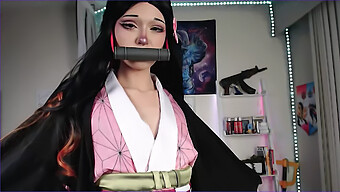 Japon Cosplay Genç Nezuko, Dokunaçtan Içine Boşalma Alıyor