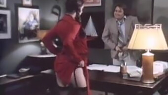 Película De Secretaria Vintage Con Sexo Oral Y Juego De Arbustos