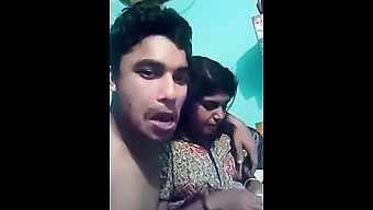 インドのママが義理の息子と彼の大きなおっぱいとのロマンチックな出会いに耽る