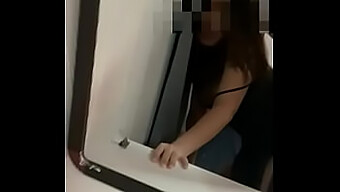 Få En Masse Følelser Fra Denne Thailandske Babe I Denne Solo Cumshot Video